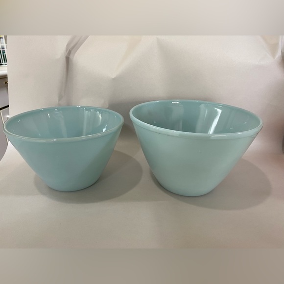 Fire King Other - Set of 2 vintage Fire King delphite splash proof mixing bowls